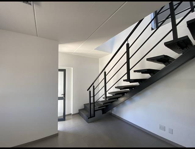 220M² OFFICE TO LET IN CAPE FARMS